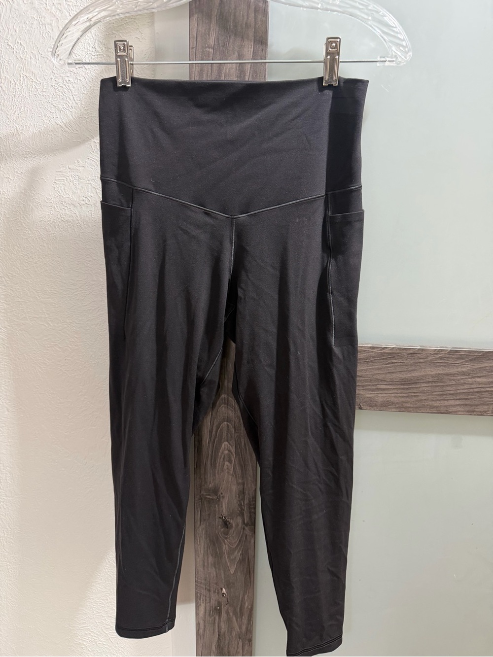 aerie High-Rise Black Capri Leggings